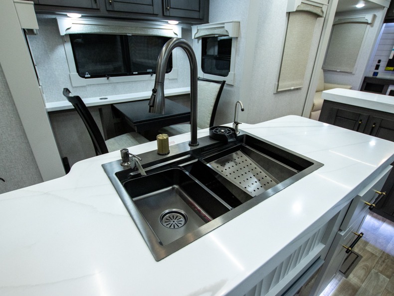 2025 Redwood Redwood 415RD, $ 134,990