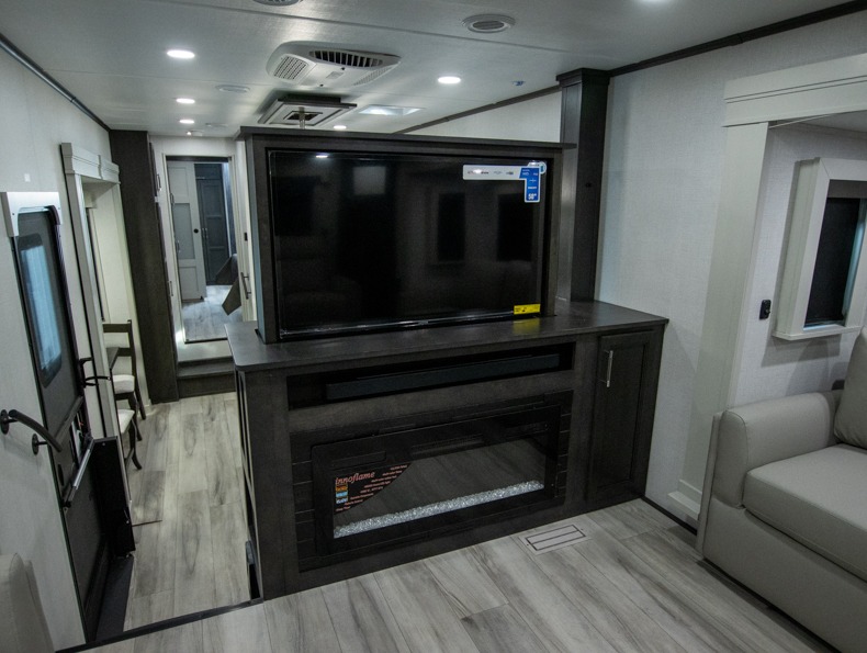 2026 Keystone Alpine 3710FL, $ 138,106