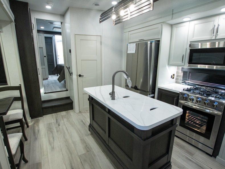 2026 Keystone Alpine 3710FL, $ 138,106