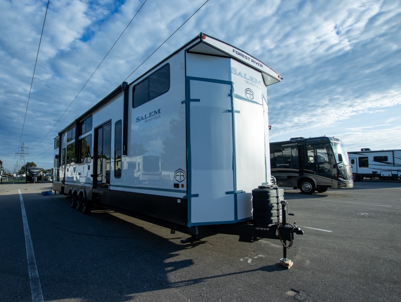 2026 Forest River Salem Grand Villa 42ZEN, $ 0