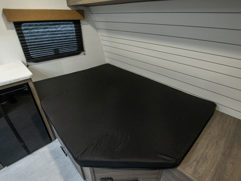 2026 CrossRoads Zinger Lite 12BH, $ 0