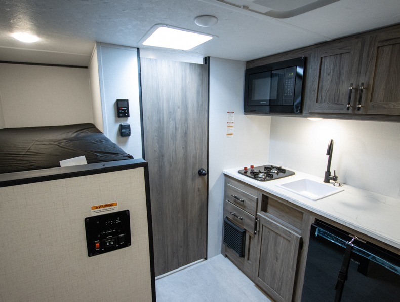 2026 CrossRoads Zinger Lite 12BH, $ 0