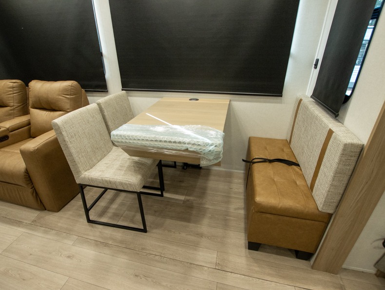 2026 CrossRoads Hampton 372FDB, $ 0