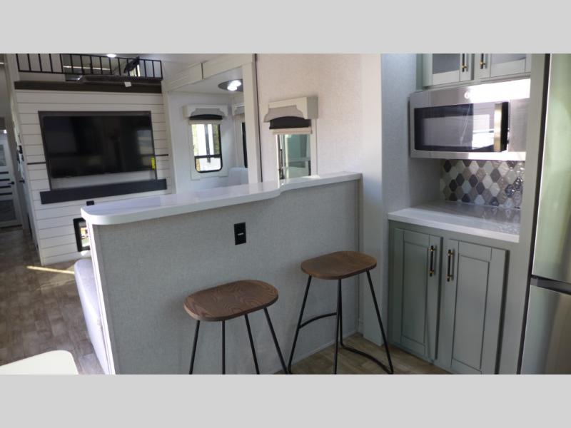 2025 Redwood Regency 3881FKL, $ 0