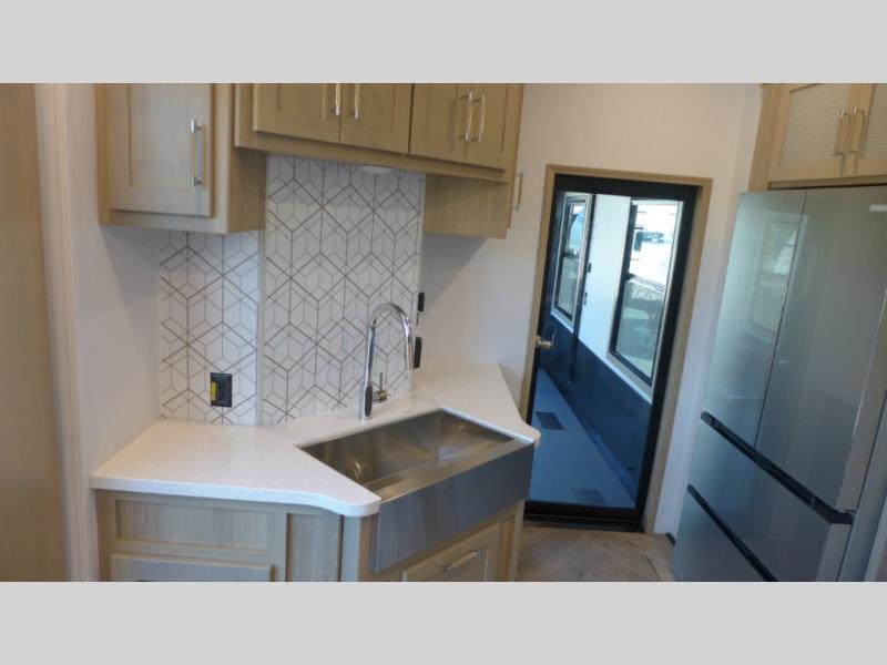 2026 Keystone Raptor 444, $ 0