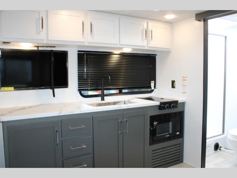 2026 Keystone Bullet Classic Single Axle 18RBC Sin, $ 29,843