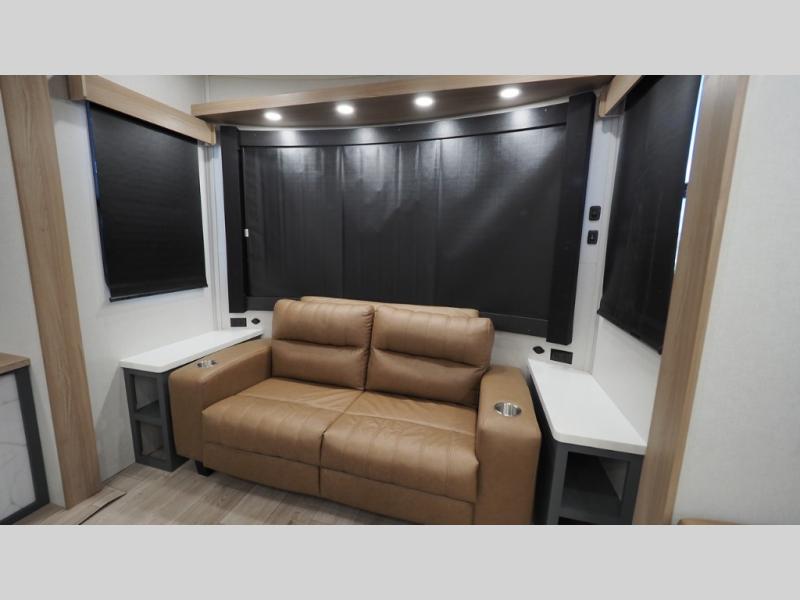 2026 CrossRoads Hampton 372FDB, $ 0