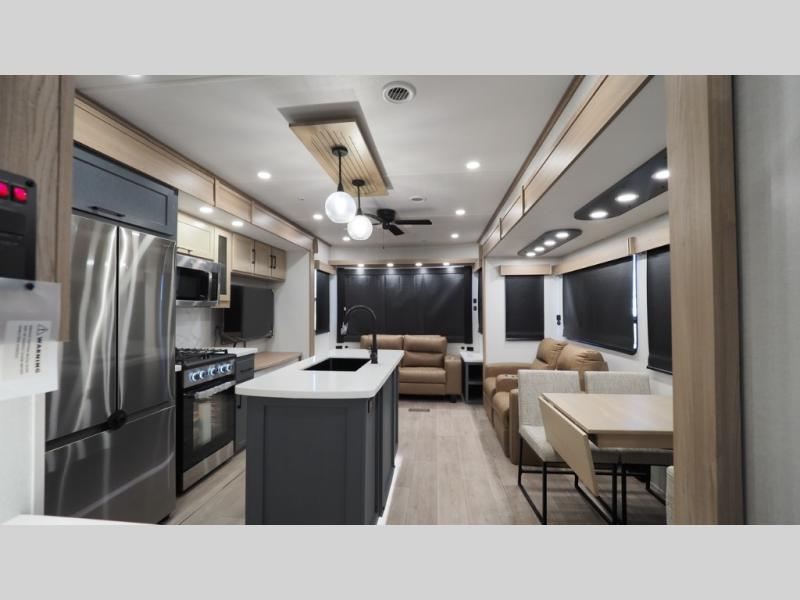 2026 CrossRoads Hampton 372FDB, $ 0