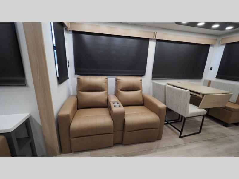 2026 CrossRoads Hampton 372FDB, $ 0