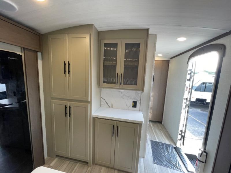 2026 Keystone Cougar Half-Ton (Travel Trailer) 29R, $ 62,717