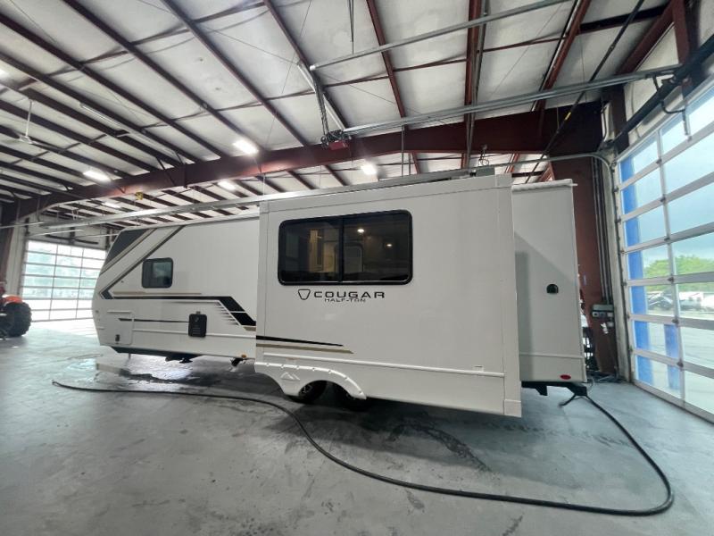 2026 Keystone Cougar Half-Ton (Travel Trailer) 25M, $ 55,202