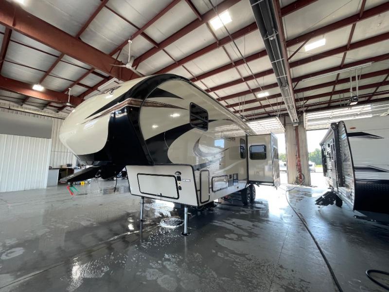 2018 Prime Time Manufacturing Crusader Lite 27RK, $ 19,990