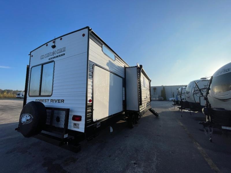 2026 Forest River Cherokee Wolf Den 304SR, $ 0