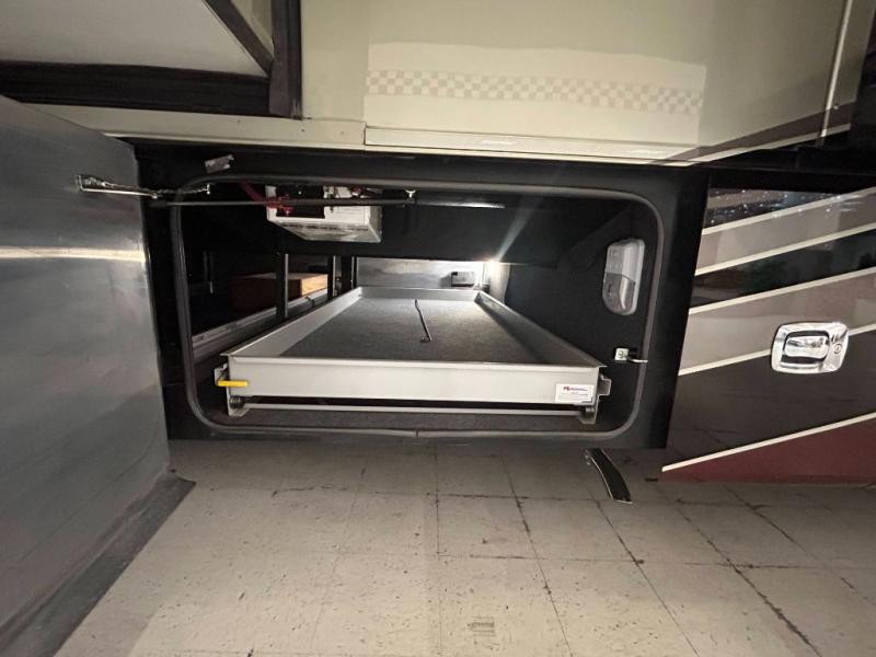 2015 Tiffin Motorhomes Phaeton 40 AH, $ 189,990