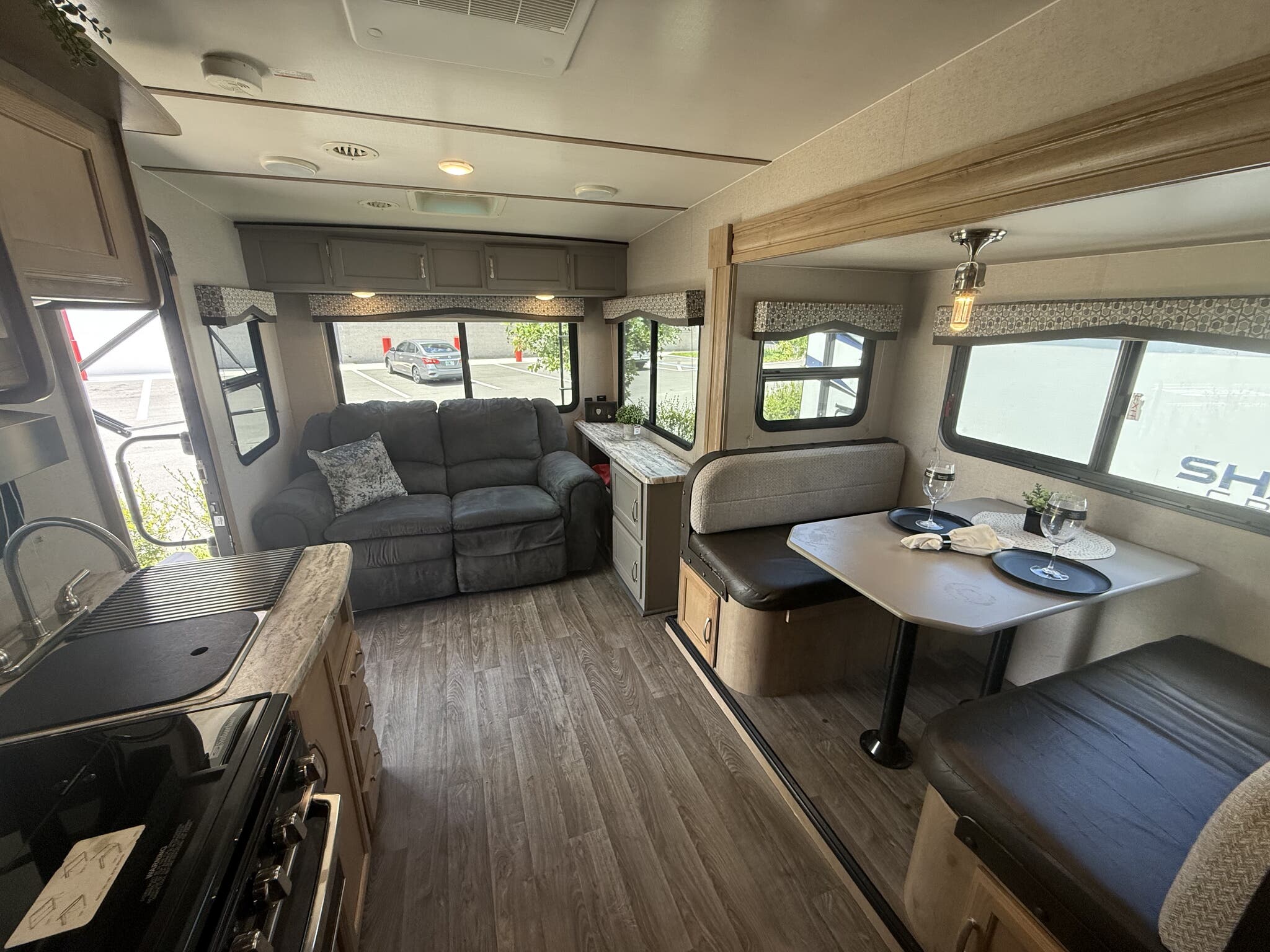 2020 Winnebago Micro Minnie Fifth Wheel 2405RL, $ 18,499
