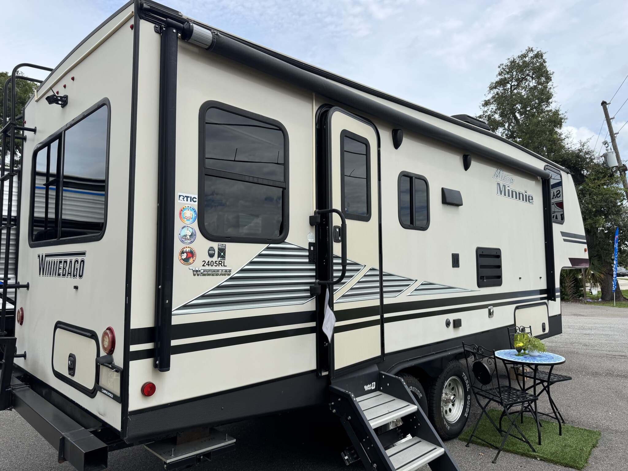 2020 Winnebago Micro Minnie Fifth Wheel 2405RL, $ 18,499