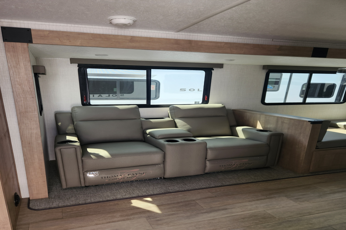 2025 Palomino SolAire Ultra Lite 2580RBSS, $ 38,990