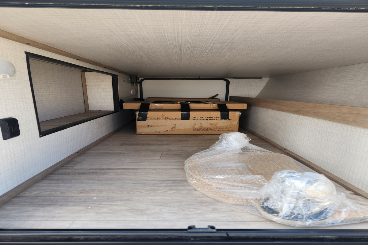 2025 Palomino SolAire Ultra Lite 2580RBSS, $ 38,990