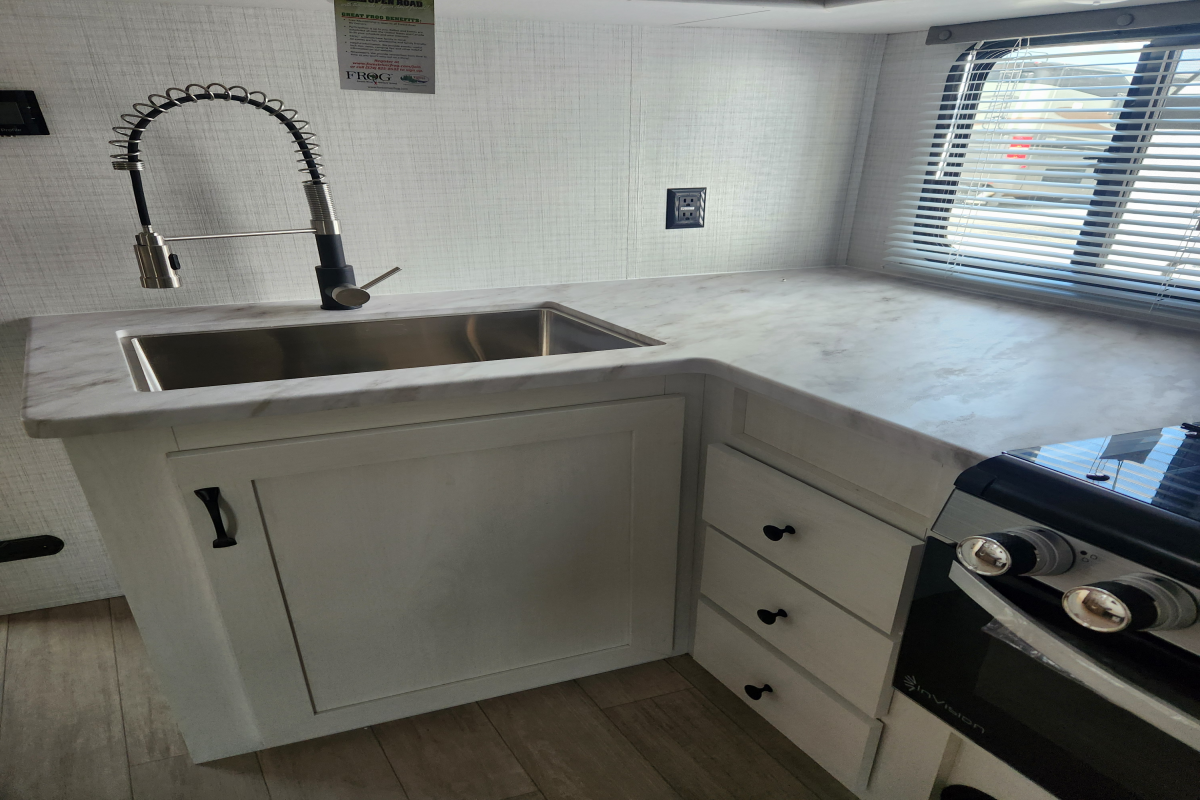 2025 Palomino SolAire Ultra Lite 2580RBSS, $ 38,990