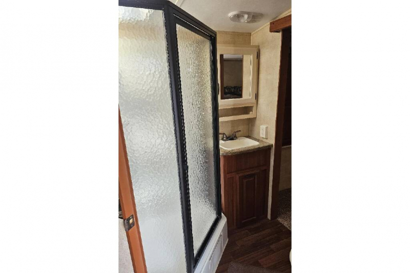 2012 Keystone OUTBACK 298RE Travel Trailer, $ 14,990