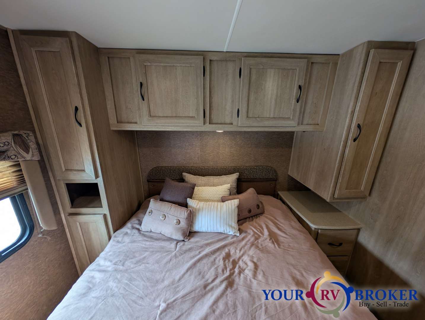 2015 Coachmen Freelander Ford E-450 32BH, $ 49,900