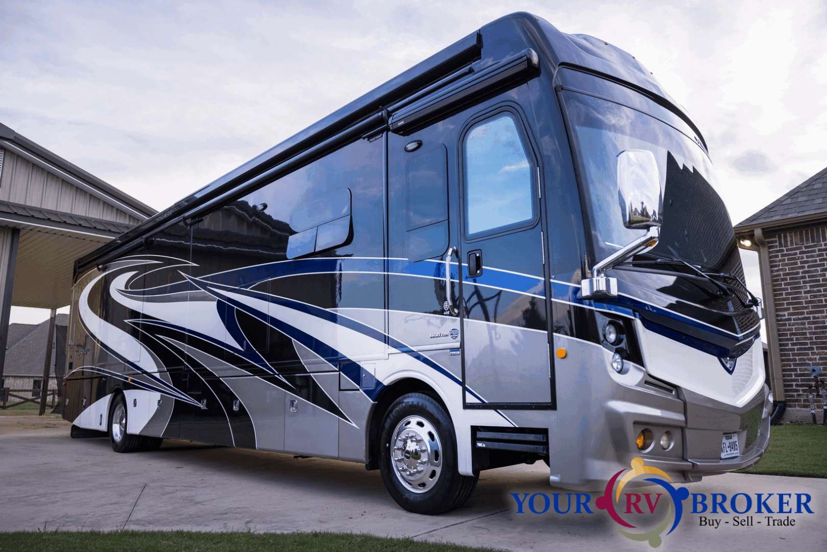 2018 Fleetwood Discovery LXE Freightliner 40E, $ 169,900