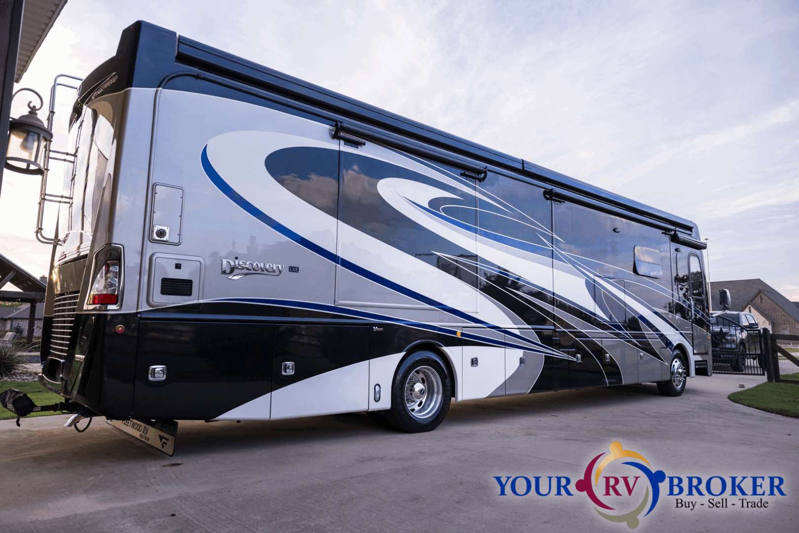 2018 Fleetwood Discovery LXE Freightliner 40E, $ 169,900