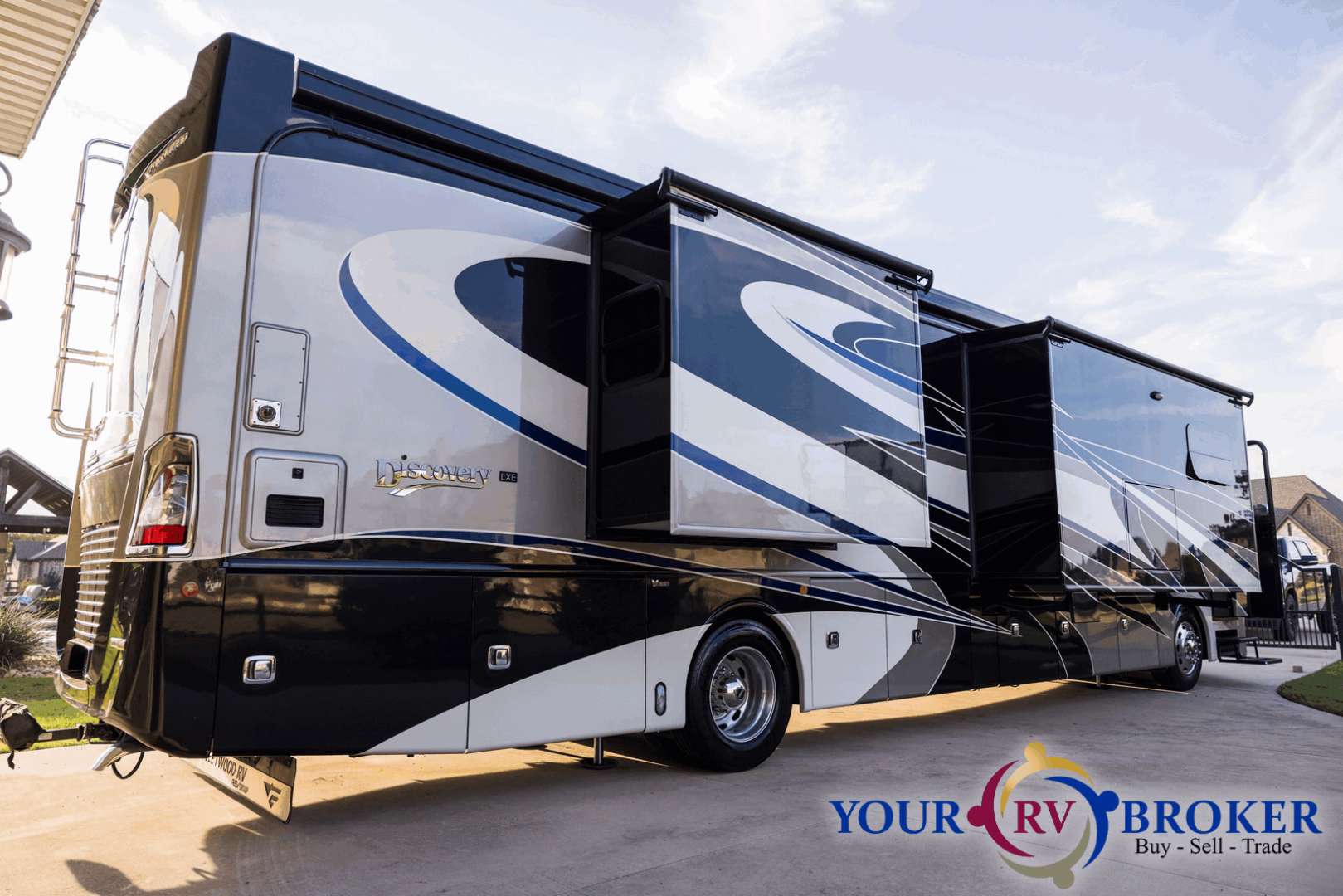 2018 Fleetwood Discovery LXE Freightliner 40E, $ 169,900