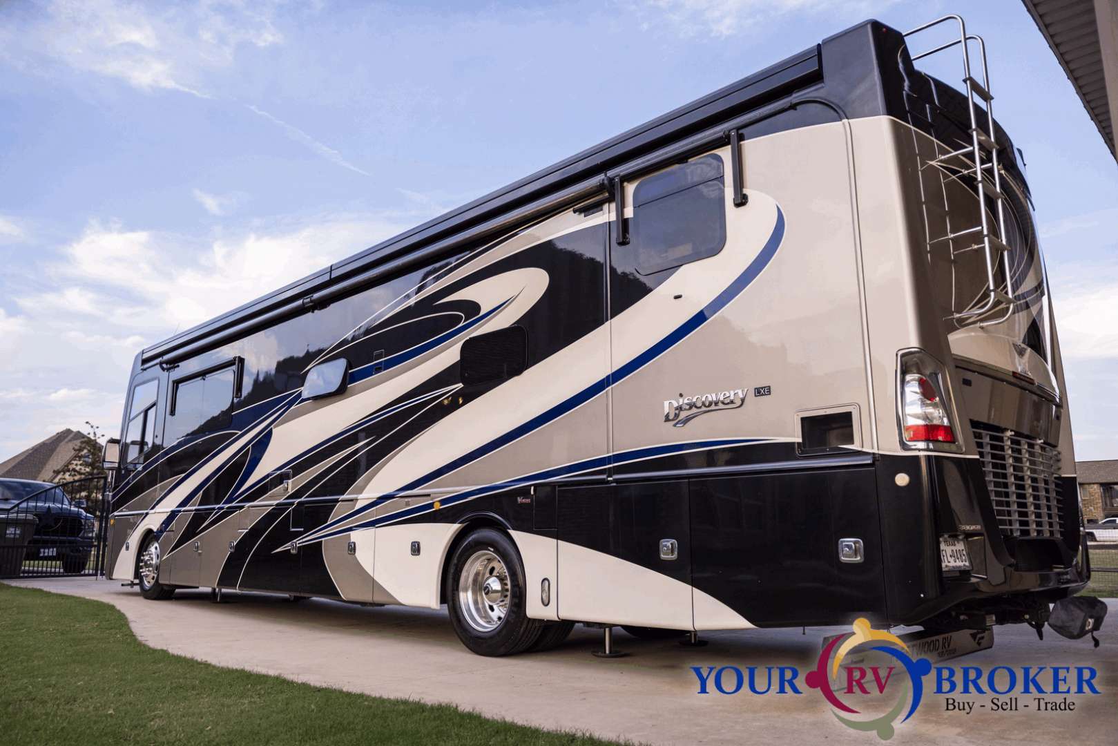 2018 Fleetwood Discovery LXE Freightliner 40E, $ 169,900