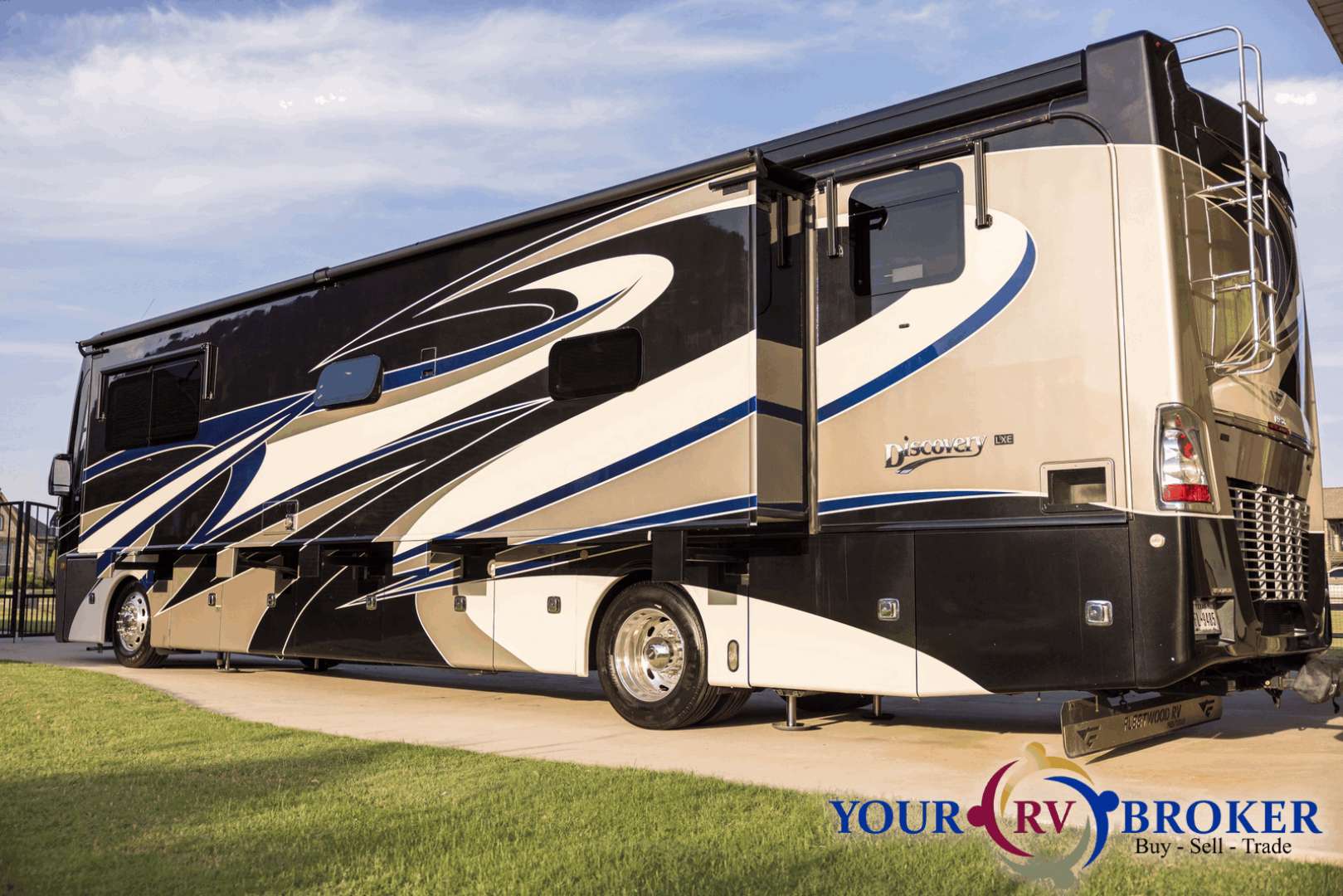 2018 Fleetwood Discovery LXE Freightliner 40E, $ 169,900