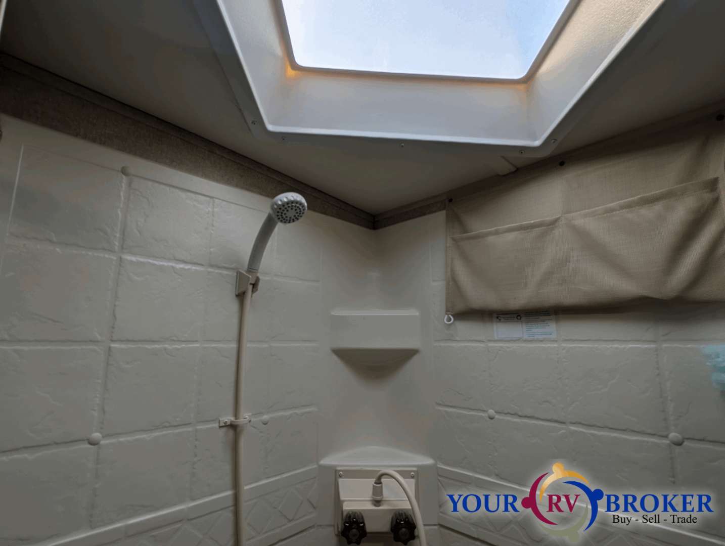 2015 Forest River Rockwood Ultra Lite 2604WS, $ 14,900