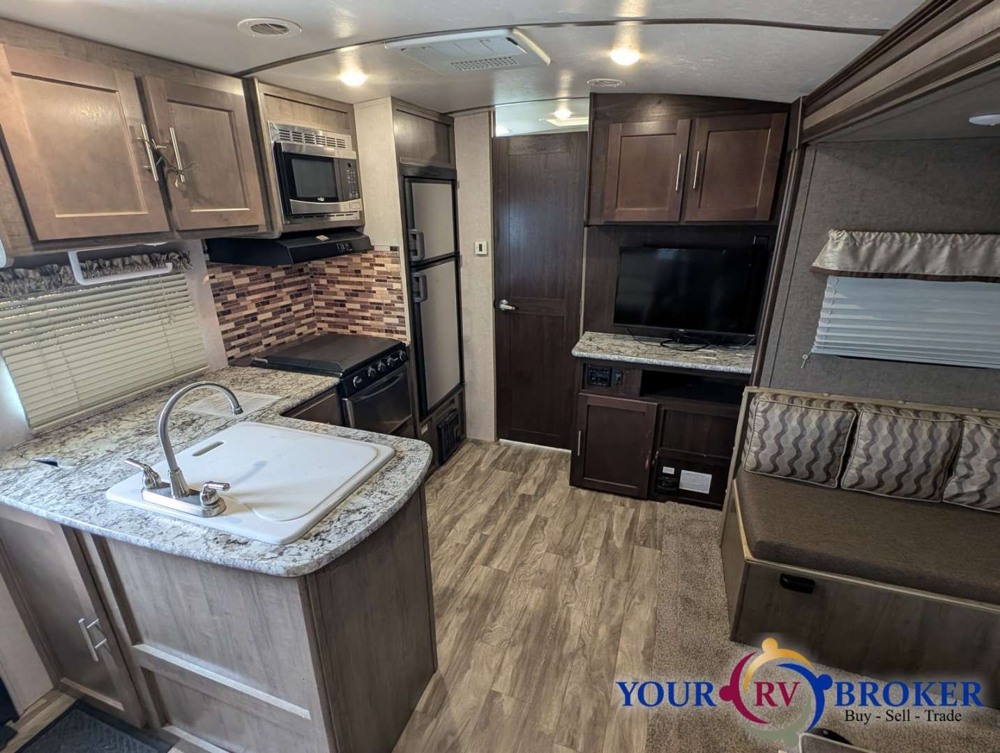 2018 Forest River Surveyor Expandable and LE 200MB, $ 13,000