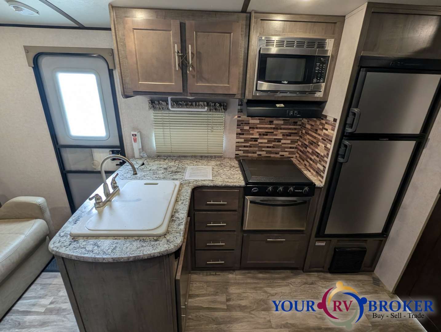 2018 Forest River Surveyor Expandable and LE 200MB, $ 13,000