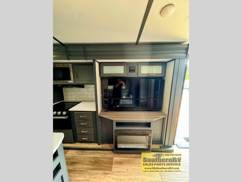 2022 Keystone Premier 34BIPR, $ 26,999