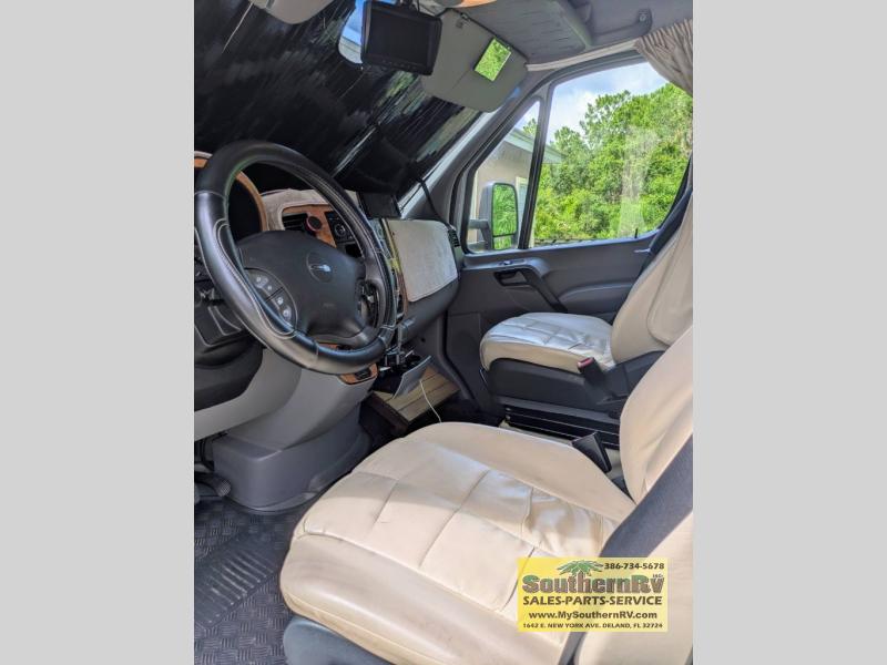 2009 Leisure Travel Vans Freedom II Serenity, $ 54,999