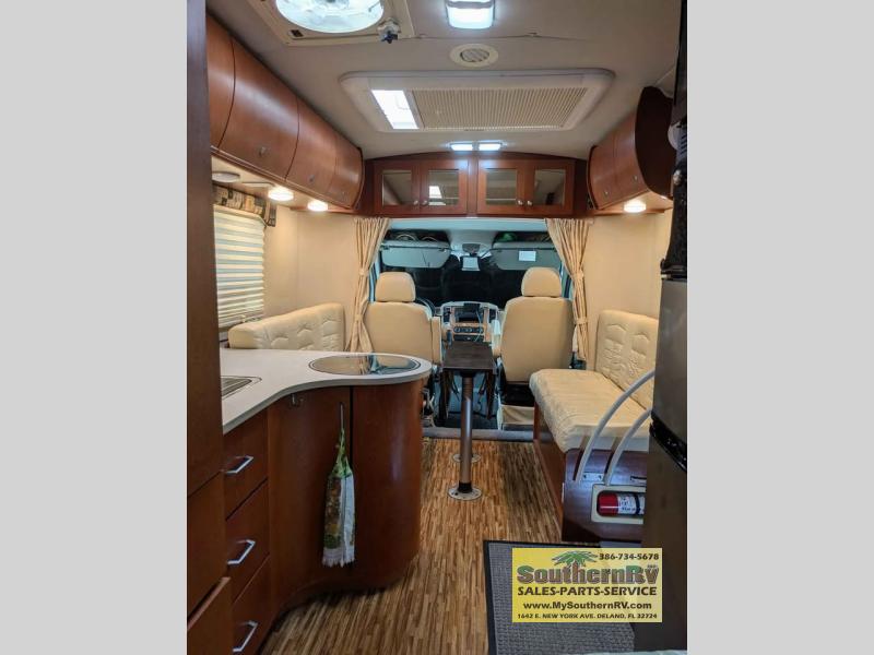 2009 Leisure Travel Vans Freedom II Serenity, $ 54,999