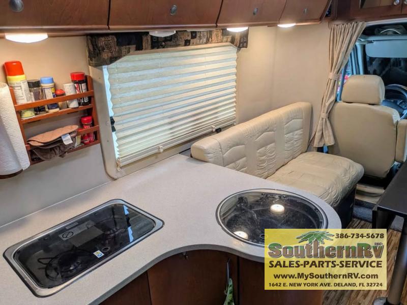 2009 Leisure Travel Vans Freedom II Serenity, $ 54,999
