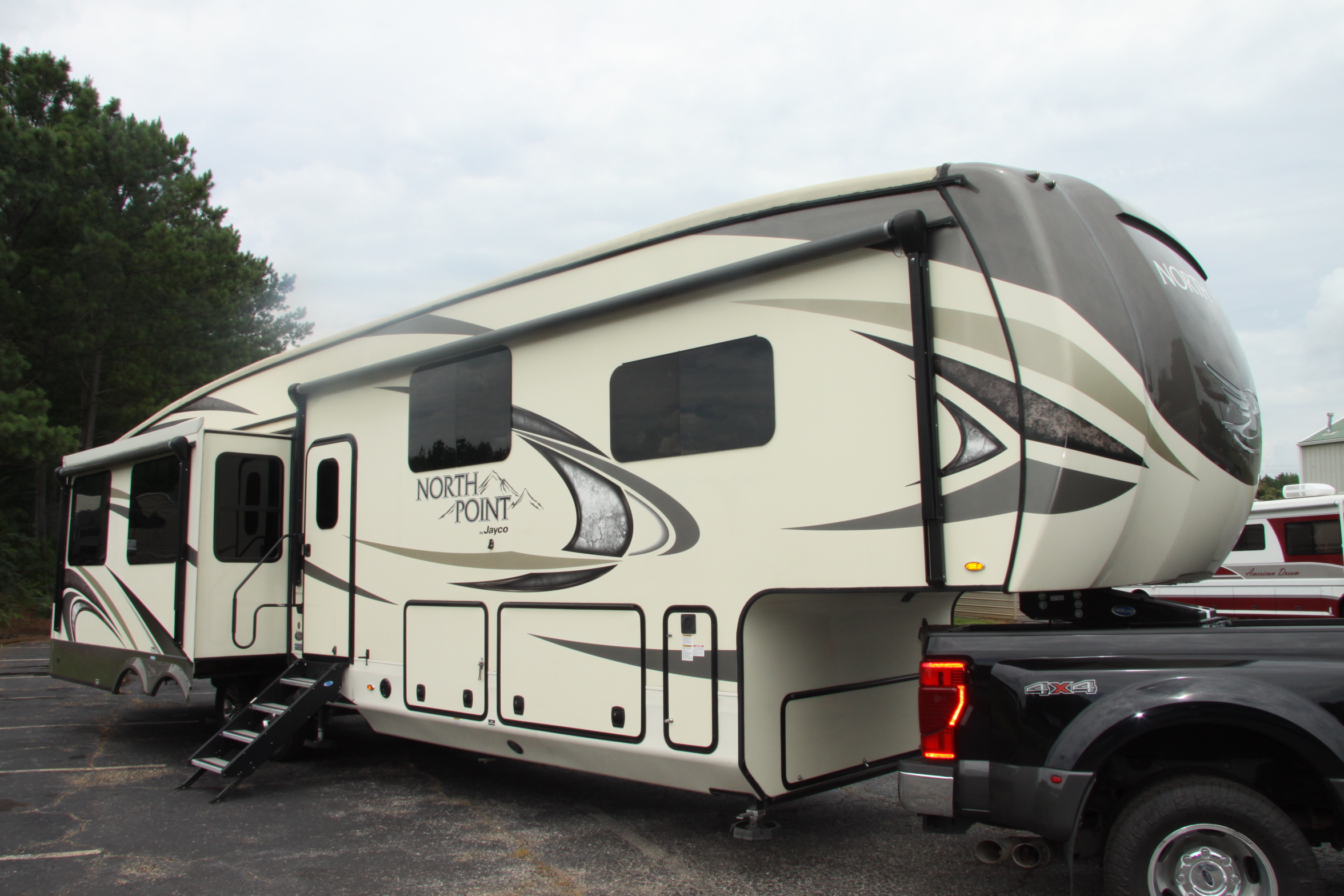 2018 Jayco North Point 381DLQS, $ 34,999