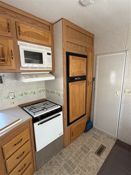 2003 KZ 36SPL, $ 10,900