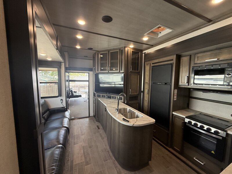 2020 Endurance 3956, $ 54,995
