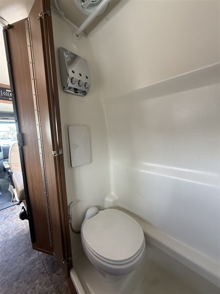 2014 Winnebago ERA 170XB, $ 57,999