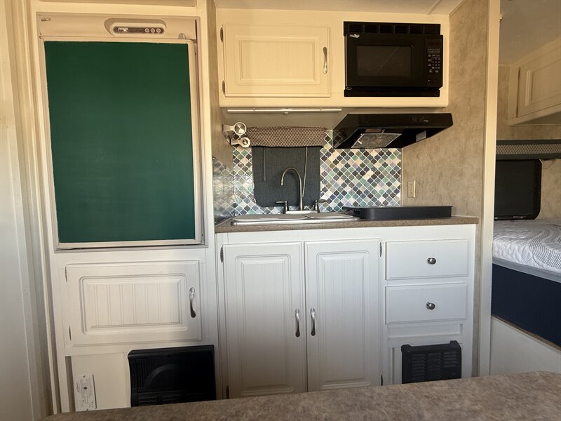 2008 Dutchmen AEROLITE ZOOM 718QB, $ 9,450