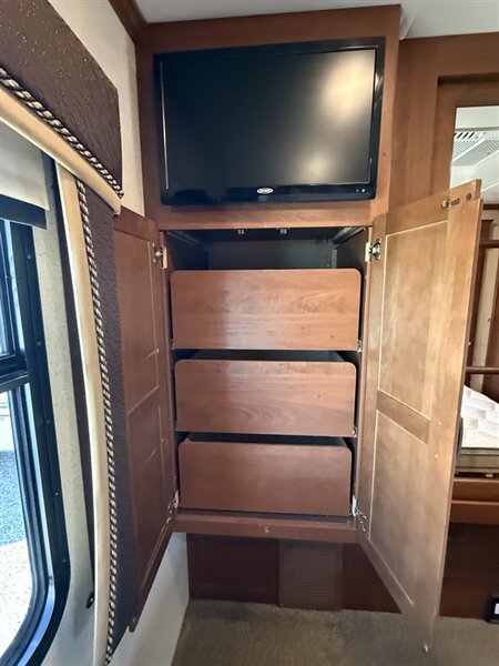 2015 Jayco Seneca 37TS, $ 124,999