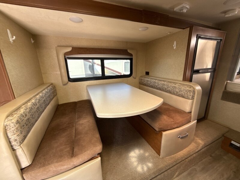 2019 Lance Truck Camper Long Bed 1172, $ 44,995
