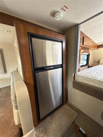 2019 Lance Truck Camper Long Bed 1172, $ 44,995