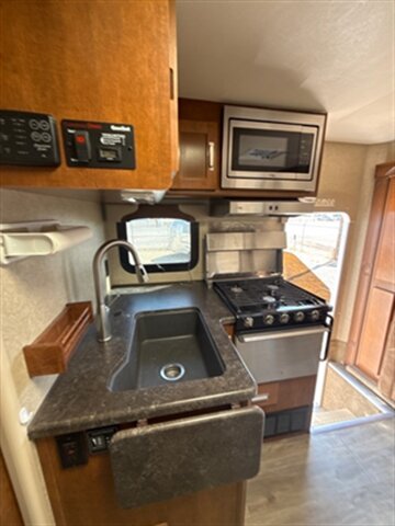 2019 Lance Truck Camper Long Bed 1172, $ 44,995