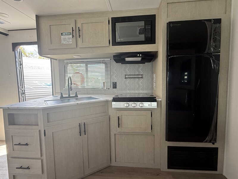 2026 Shasta 530BQB OASIS, $ 29,999