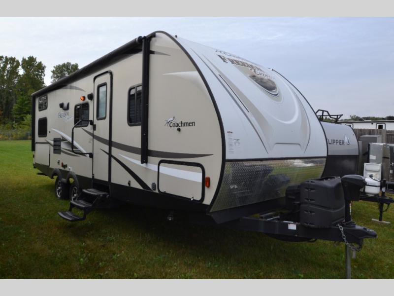 2017 Coachmen Freedom Express Ultra-Lite 257BHS, $ 0