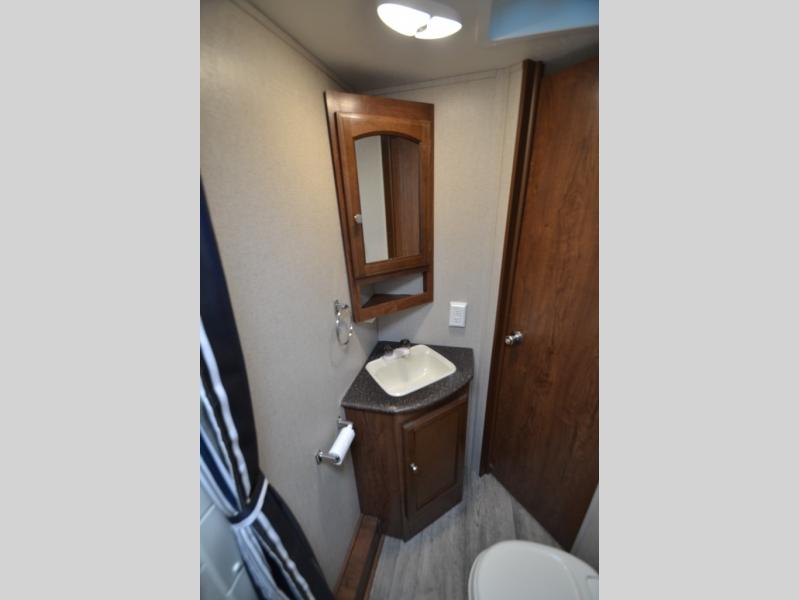 2017 Coachmen Freedom Express Ultra-Lite 257BHS, $ 0