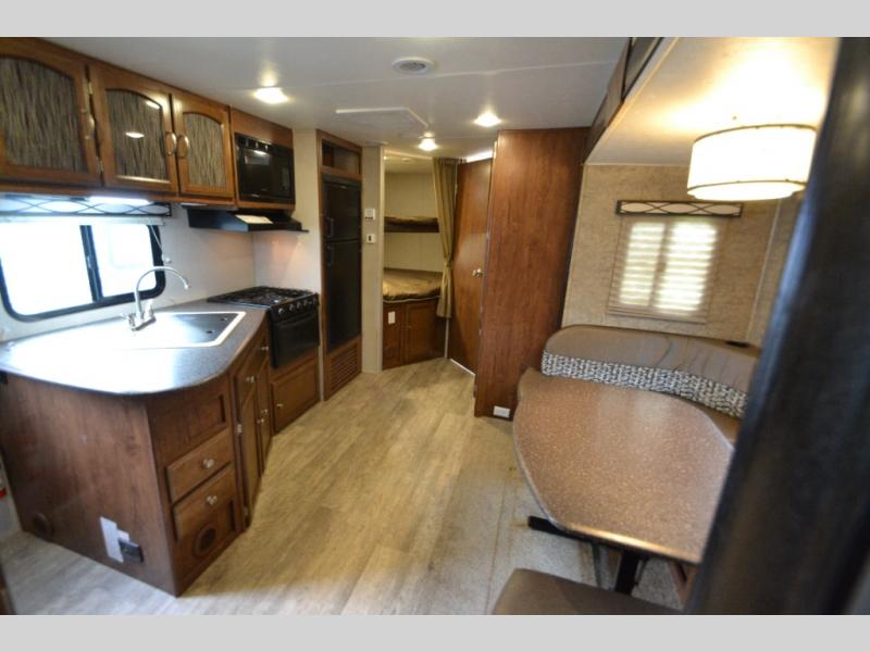 2017 Coachmen Freedom Express Ultra-Lite 257BHS, $ 0